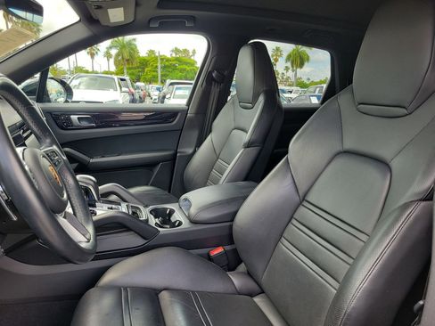 Used 2019 Porsche Cayenne S image 24