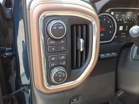 Used 2021 Chevrolet Silverado 1500 High Country w/ Technology Package AWD/4WD image 13