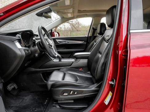 Used 2017 Cadillac XT5 Premium Luxury image 4