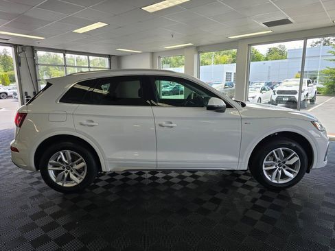 Used 2022 Audi Q5 2.0T Premium w/ Convenience Package AWD/4WD image 2