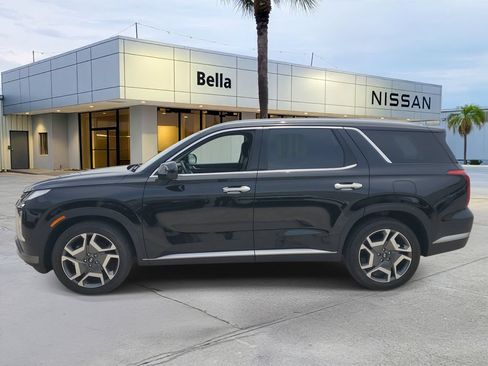 Used 2024 Hyundai Palisade SEL w/ Premium Package FWD image 2