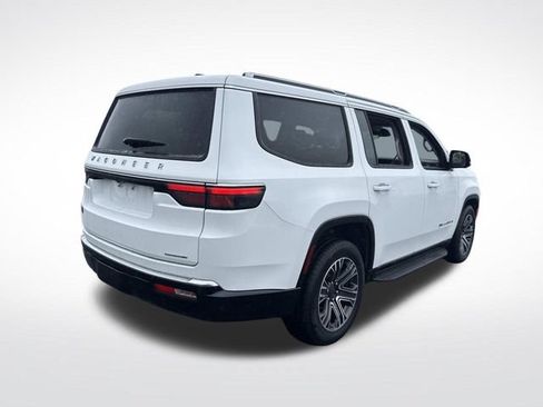 Used 2024 Jeep Wagoneer Series II w/ Flexible Seating Group AWD/4WD image 8