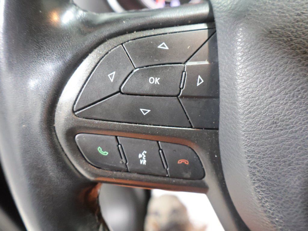 Used 2021 Jeep Cherokee Trailhawk w/ Comfort/Convenience Group AWD/4WD image 33