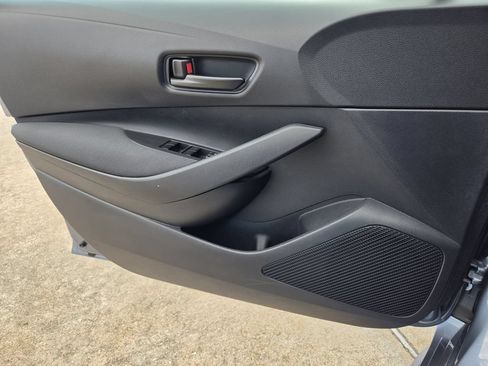 Used 2025 Toyota Corolla LE FWD image 25