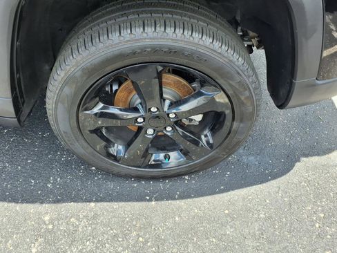 Used 2024 Jeep Grand Cherokee Limited w/ Black Appearance Package image 7