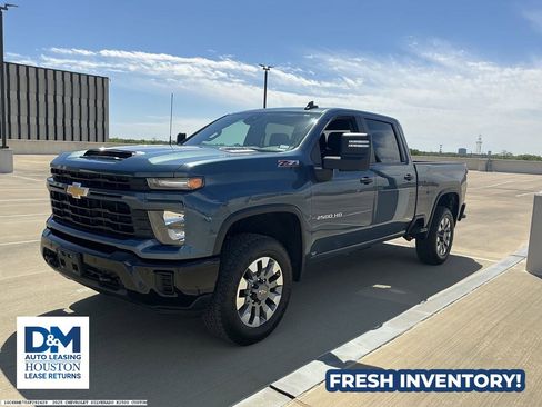 Used 2025 Chevrolet Silverado 2500 Custom w/ Custom Value Package image 2
