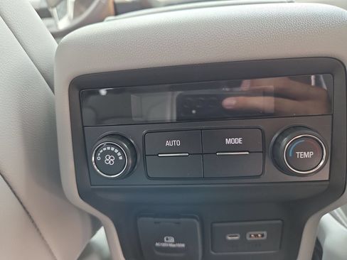 Used 2023 GMC Acadia SLT FWD image 21