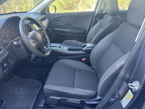 Used 2019 Honda HR-V LX image 11