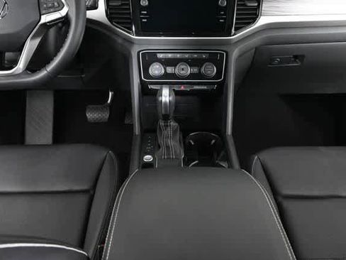 Certified 2023 Volkswagen Atlas Cross Sport SE w/ Panoramic Sunroof Package image 20