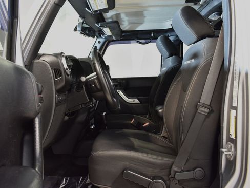 Used 2015 Jeep Wrangler Unlimited Rubicon w/ Dual Top Group image 10