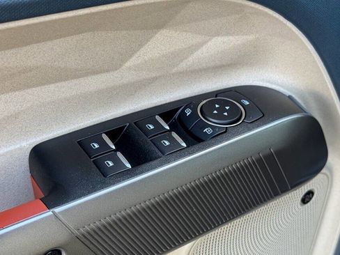 Used 2025 Ford Maverick Lariat image 23