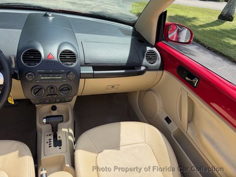 Used 2010 Volkswagen Beetle Convertible FWD image 30