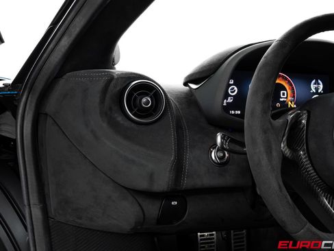 Used 2020 McLaren 620R RWD image 36