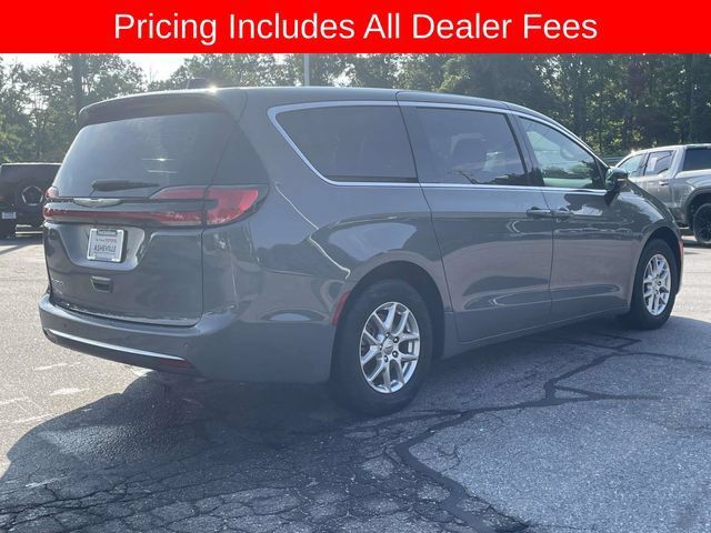 Used 2025 Chrysler Pacifica Select FWD image 5