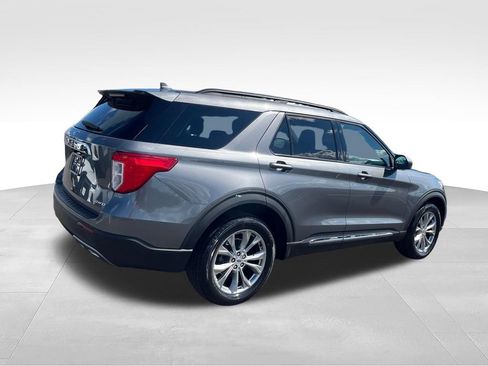Used 2022 Ford Explorer XLT w/ Equipment Group 202A AWD/4WD image 6