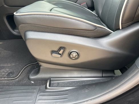 New 2026 Chrysler Pacifica Limited w/ Uconnect Theater Family Group image 64