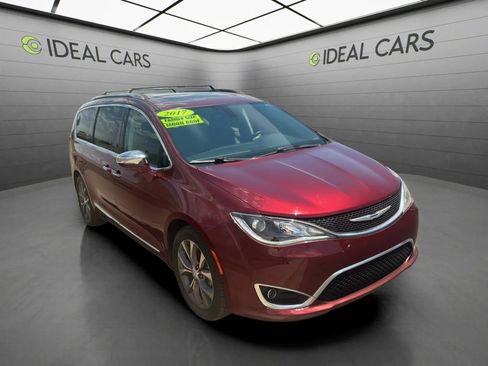 Used 2017 Chrysler Pacifica Limited FWD image 3