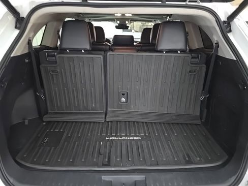 Used 2022 Toyota Highlander XLE image 12