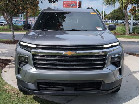 Used 2025 Chevrolet Traverse LT AWD/4WD image 3