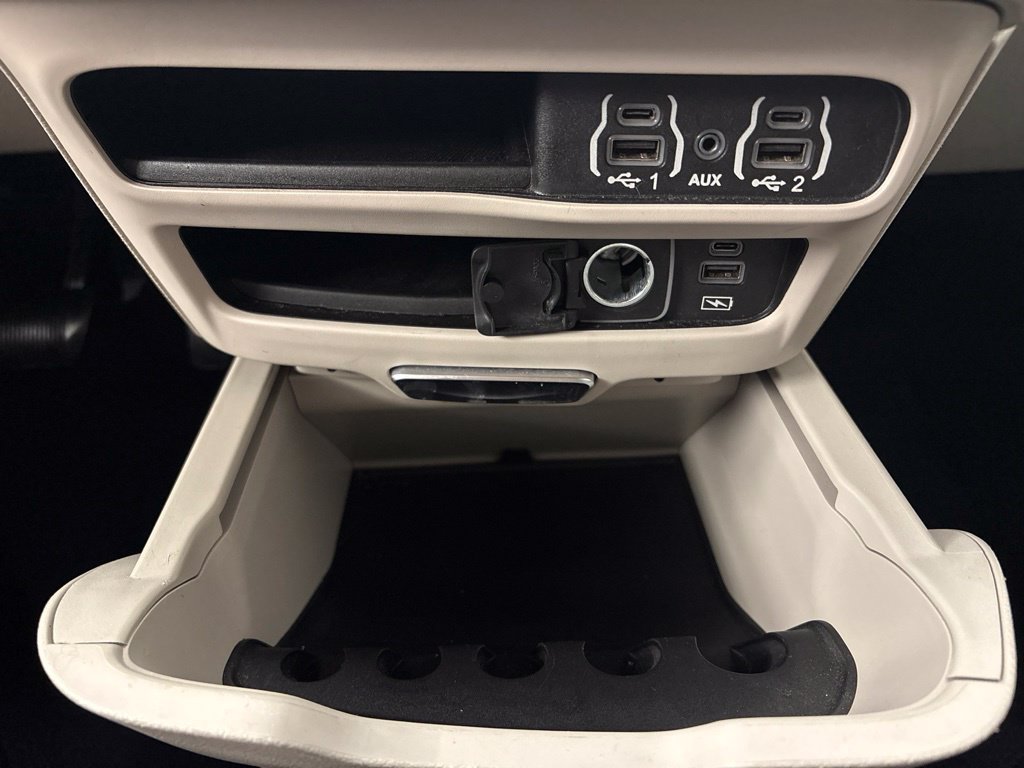 Used 2022 Chrysler Pacifica Touring-L FWD image 28
