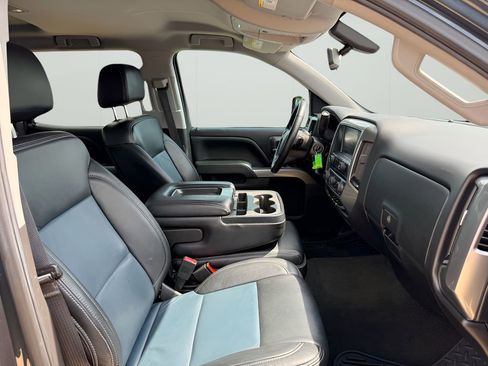 Used 2018 Chevrolet Silverado 1500 LT w/ LT Eassist Package RWD image 9