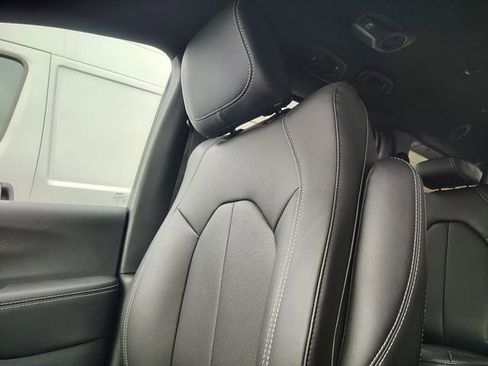 New 2026 Chrysler Pacifica Select FWD image 25