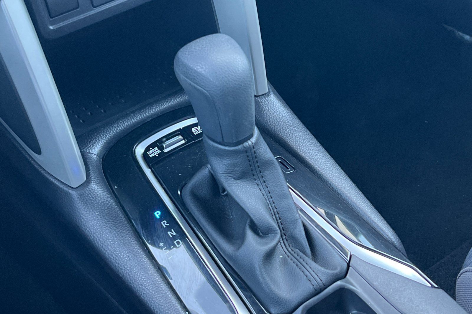 Certified 2025 Toyota Corolla Cross AWD Hybrid image 21