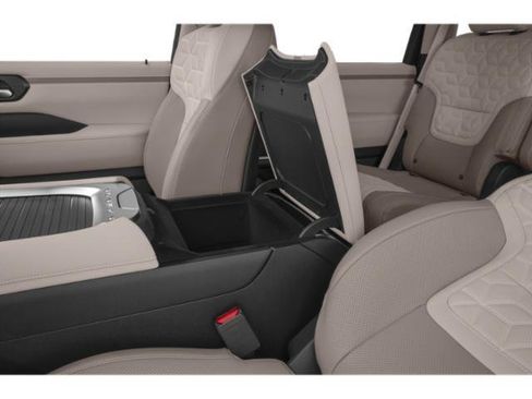 Certified 2025 Nissan Armada Platinum w/ Convenience Package AWD/4WD image 16