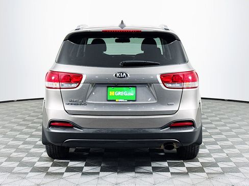 Used 2018 Kia Sorento LX image 8