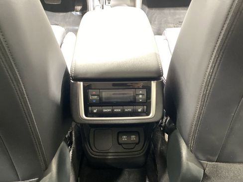 Used 2022 Subaru Ascent Limited image 20