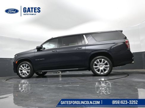 Used 2022 Chevrolet Suburban High Country AWD/4WD image 48