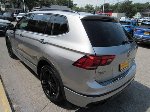 Used 2022 Volkswagen Tiguan SE R-Line AWD/4WD image 11