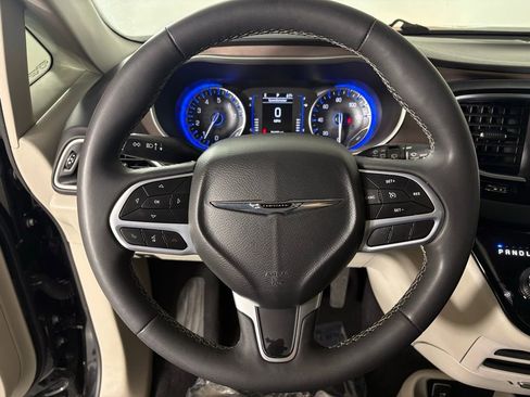 Used 2023 Chrysler Voyager LX image 22