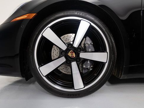 Certified 2025 Porsche 911 Carrera image 14