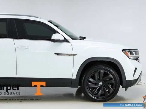 Used 2022 Volkswagen Atlas Cross Sport SE w/ Black Wheel Package AWD/4WD image 12