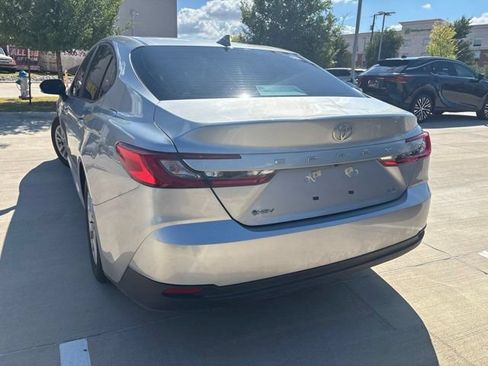 Used 2025 Toyota Camry LE FWD image 4