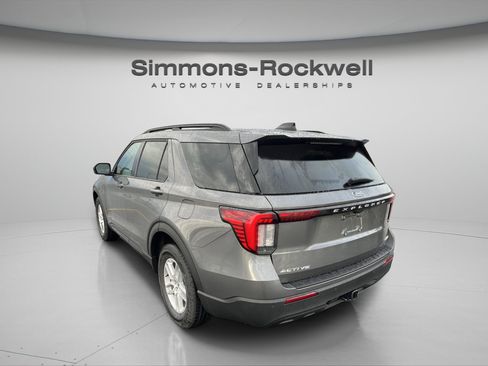 Used 2026 Ford Explorer Active AWD/4WD image 3