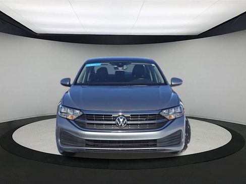 Used 2024 Volkswagen Jetta SE image 2