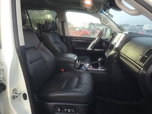 Used 2018 Toyota Land Cruiser AWD/4WD image 6