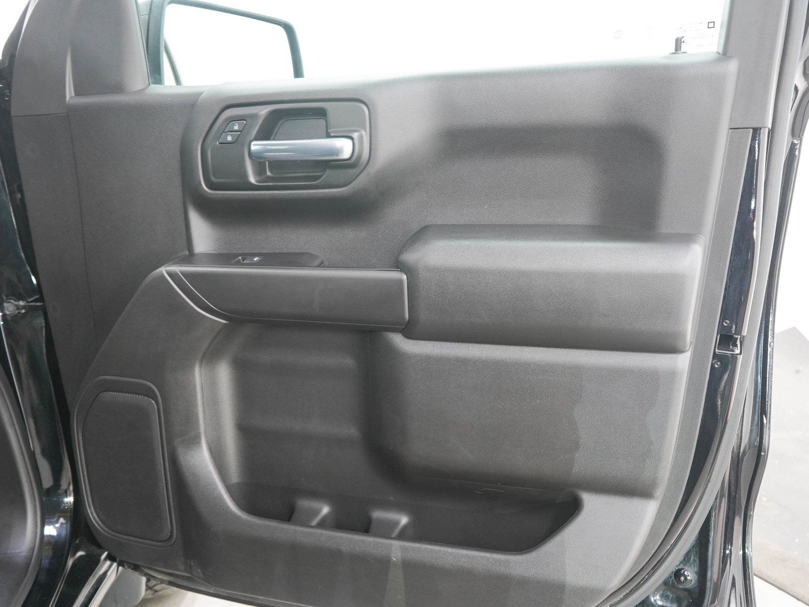 Used 2020 Chevrolet Silverado 1500 Custom w/ Custom Value Package AWD/4WD image 12