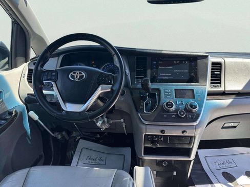 Used 2016 Toyota Sienna XLE image 22