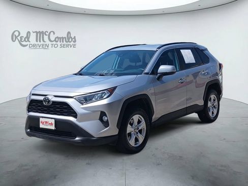 Used 2020 Toyota RAV4 XLE w/ Convenience Package FWD image 1