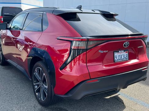 Used 2023 Toyota bZ4X Limited image 4