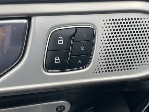 Used 2021 Ford Explorer Platinum w/ Premium Technology Package RWD image 32
