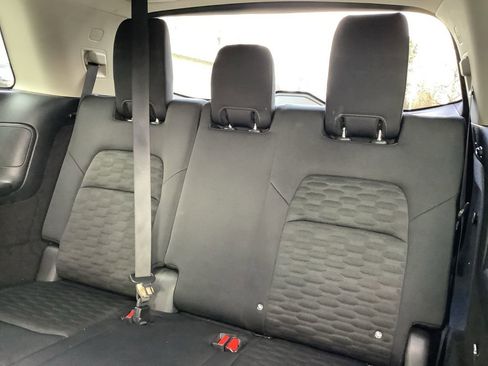 Used 2022 Nissan Pathfinder SV image 32