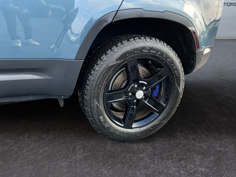 Used 2020 Land Rover Defender 110 SE image 9