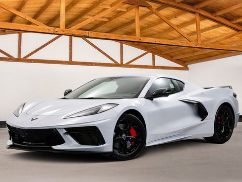 Used 2021 Chevrolet Corvette Stingray Preferred Cpe w/ Z51 Performance Package image 2