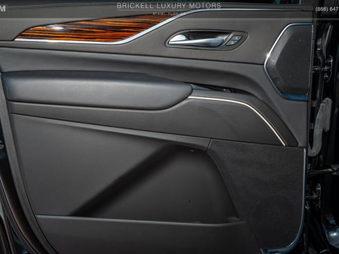 Used 2023 Cadillac Escalade ESV Luxury image 16