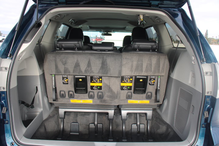 Used 2011 Toyota Sienna SE w/ Preferred Pkg FWD image 13