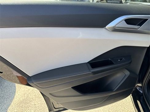 New 2025 Volkswagen Taos SE image 10